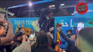 جماهير الترجي تستقبل لاعبيها في المطار قبل العودة إلى تونس وبشير بن سعيد على الأعناق