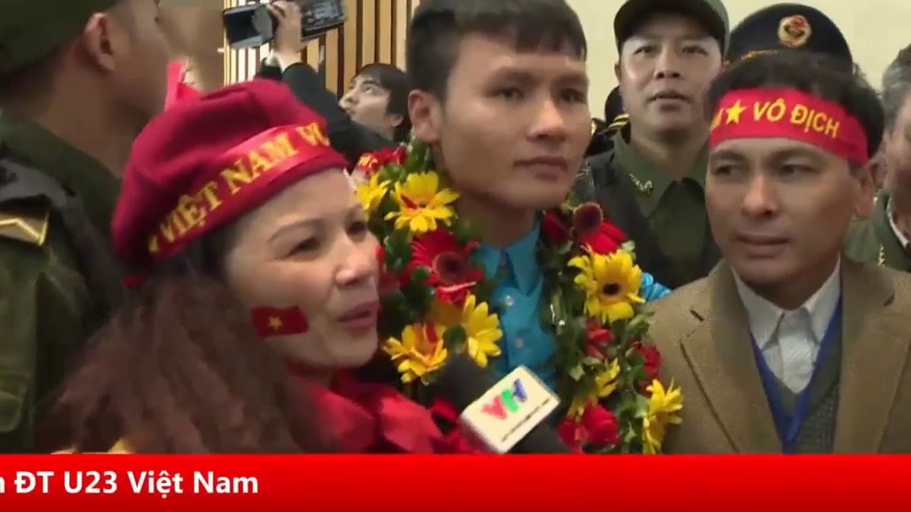 Hình ảnh trực tiếp đón Quang Hải và U23 Việt Nam về nước tại sân bay Nội Bài