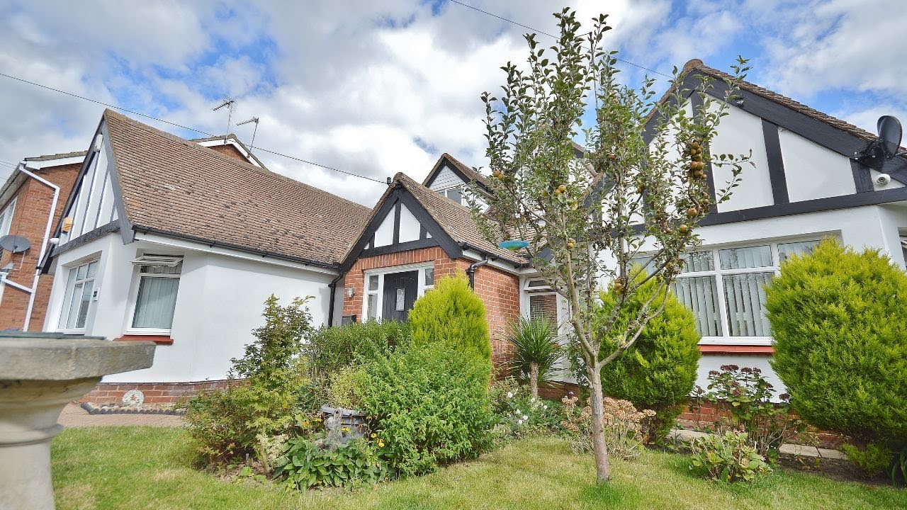 GREAT SIZE HOME WITH STUDIO ANNEXE! - Chapman Road, East Clacton, Essex