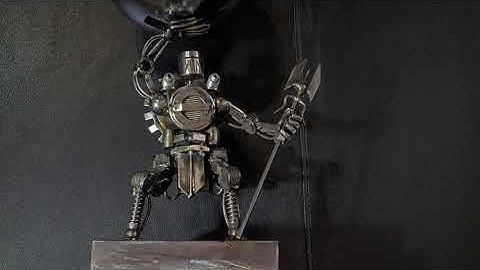 The KING OF ROBOT. Scrap metal welding art original & unique sculpture. Metal recuperation.