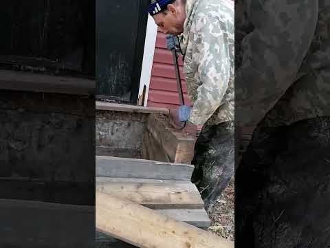 Уменьшаем ступеньки, дверь не открывается.