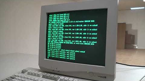 The green nerdy monochrome CRT VGA monitor install FreeBSD 8.4 UNIX in the BACKROOMS