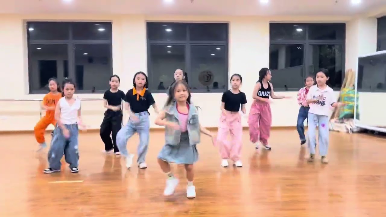Em yêu thầy cô trường lớp bạn bè ( mừng ngày nhà giáo Việt Nam 20/11/2023)