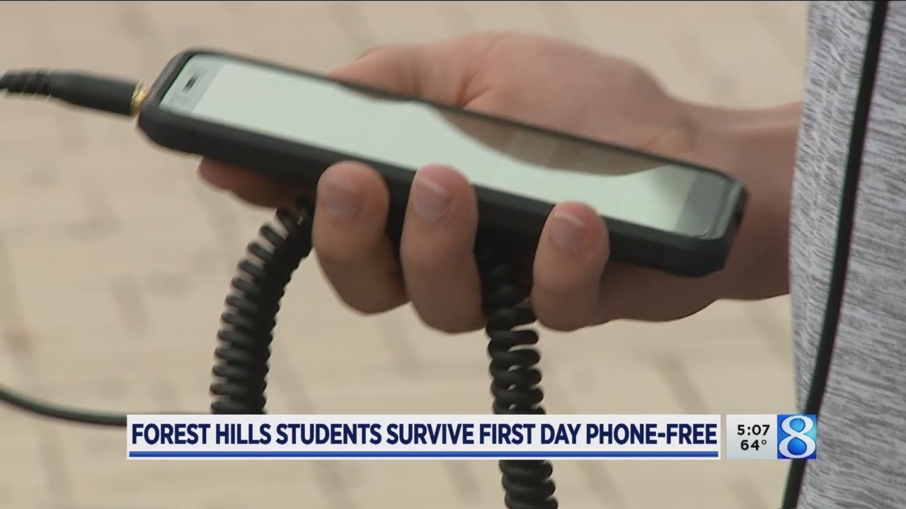 Forest Hills schools institute cellphone ban