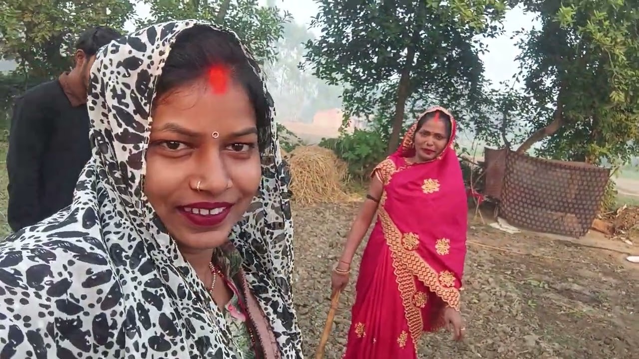 देखिए दोस्तों मेरी भाभी सुबह सुबह खेत में क्या कर रही है