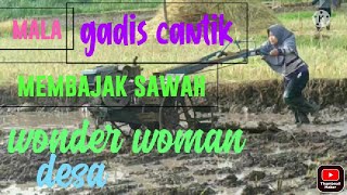 cewek masa kini membajak sawah buat MOTIVASI yang lain