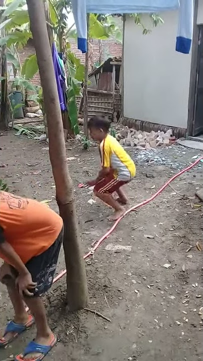 Video lucu  Di kejar2 ayam