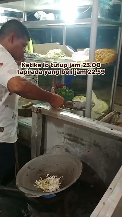 VIRAL... PENJUAL NASI GORENG NGAMUK SAAT ADA YANG BELI!!!! #shorts #viralvideo #funny #lucu #comedy