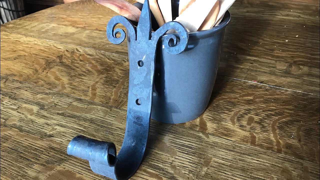 Split and scrolled top hook -  hook of the week 10