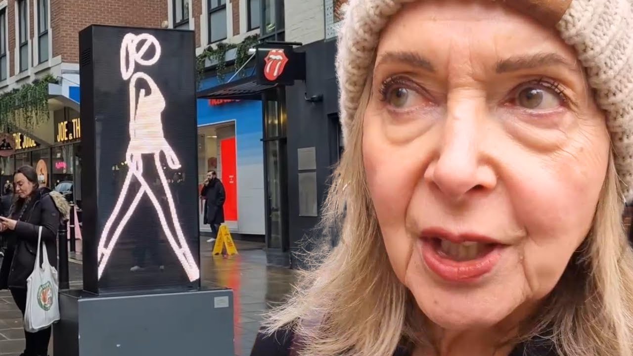LONDON VLOG OVER 50: CARNABY STREET, SELFRIDGES, SEZANE AND EAR WAX!