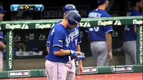 2011/08/28 Moustakas' RBI single