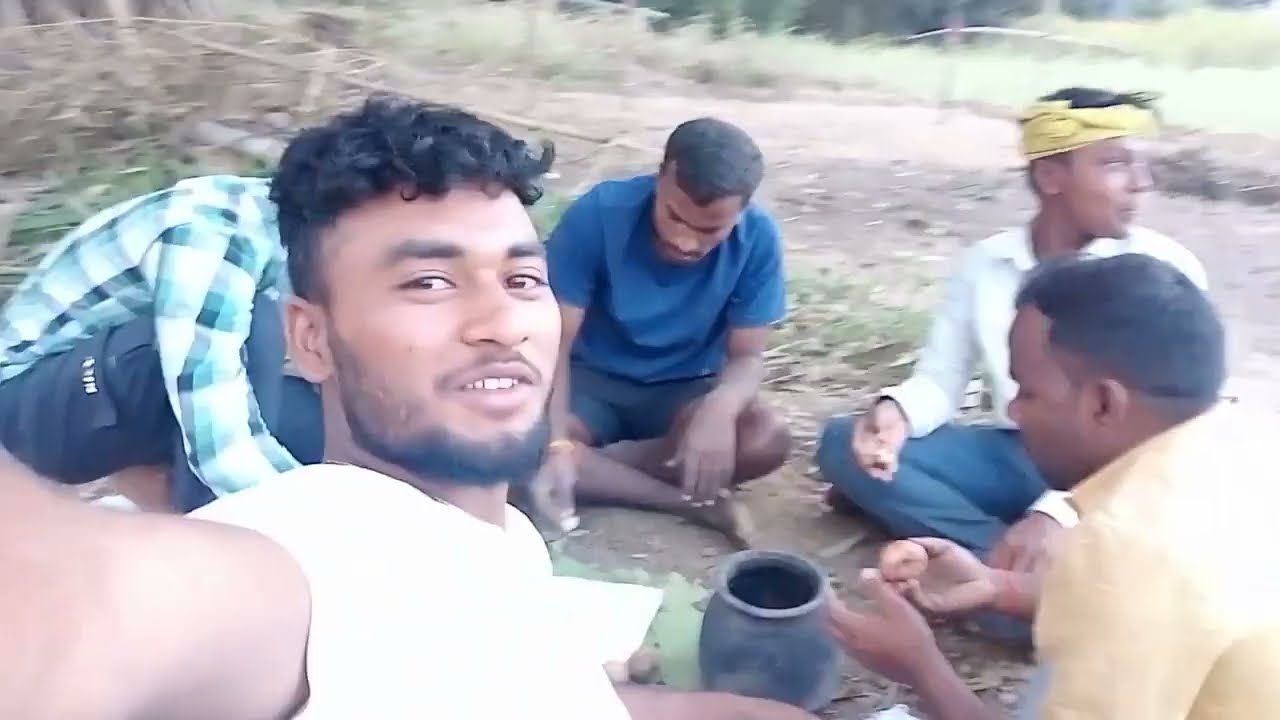 दोस्तों के साथ आज लगाया आलू का औंधा ❤️🥰 #villagerlifestyle #vlog #@arvind Actor Vlogs #vlogs#bihari