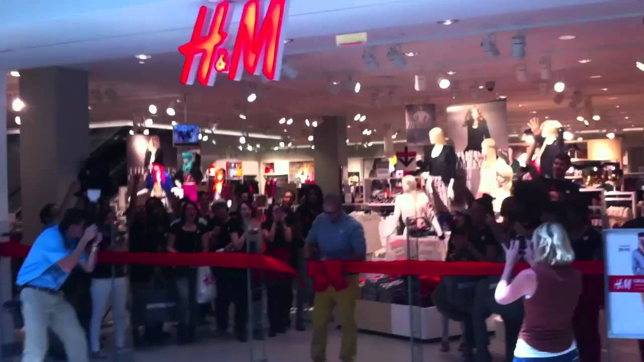NOW TV :: H&M Grand Opening At The Avenues - YouTube