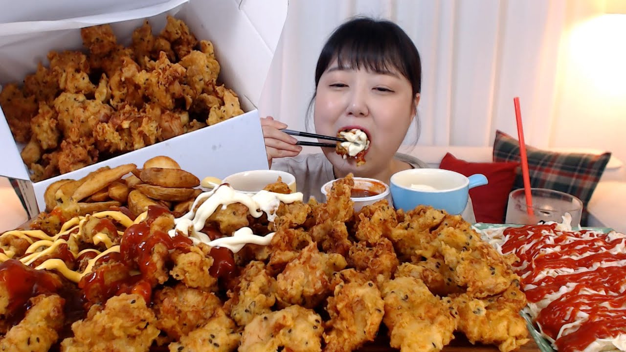 줄서서 먹는 군산맛집 중동통닭 바삭한 가마솥 카레통닭 양배추 샐러드 소스 가득  Crispy Korean Chicken Yangnyeom chicken Mukbang