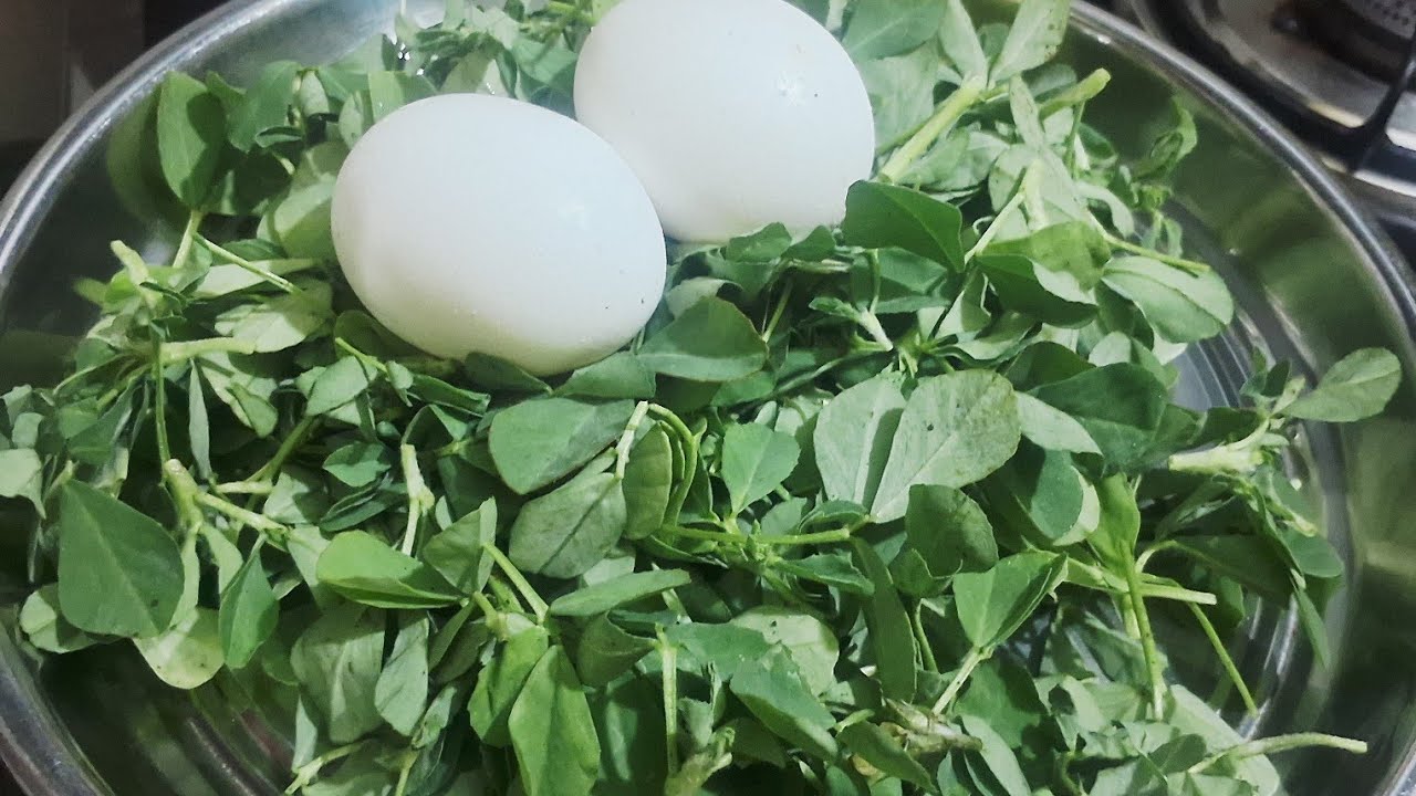 मेथीच्या भाजीत अंडे टाकून तर बगा 🤔how to make egg methi