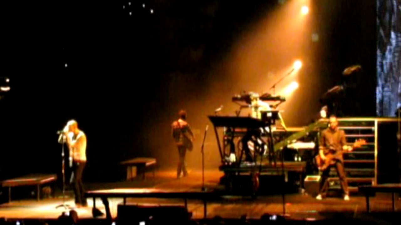 Linkin Park - Iridescent (Live from St. Paul, Minnesota 2011)
