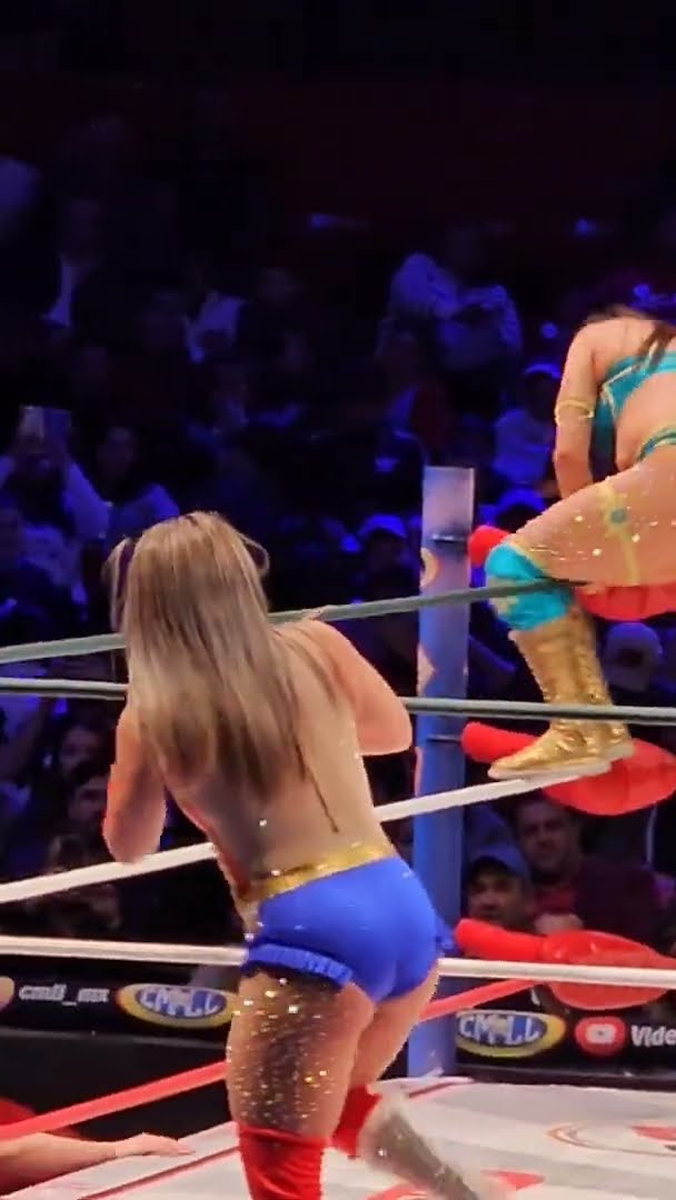 Mortal con Tornillo de Reina Isis en la Arena México