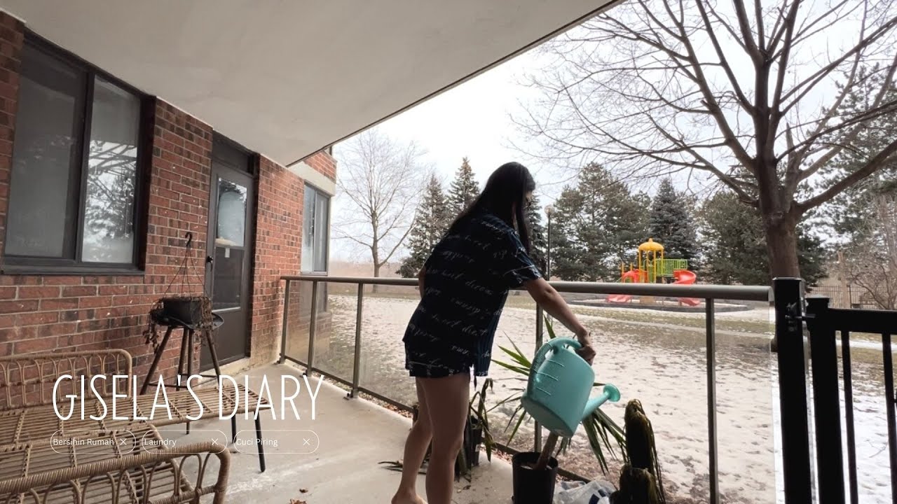 Gisela Cindy - Bersihin rumah seharian