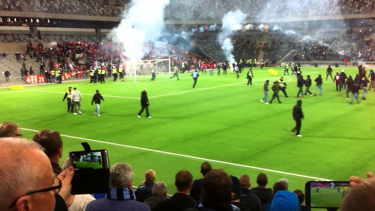 Platzsturm vor dem Freundschaftsspiel Djurgårdens IF gegen Union Berlin