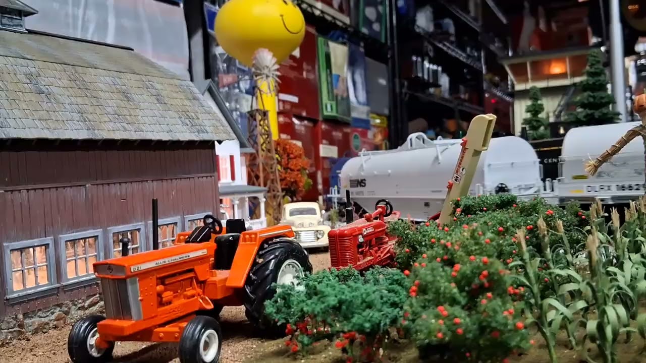 Lionel CSX ET44AC long freight train