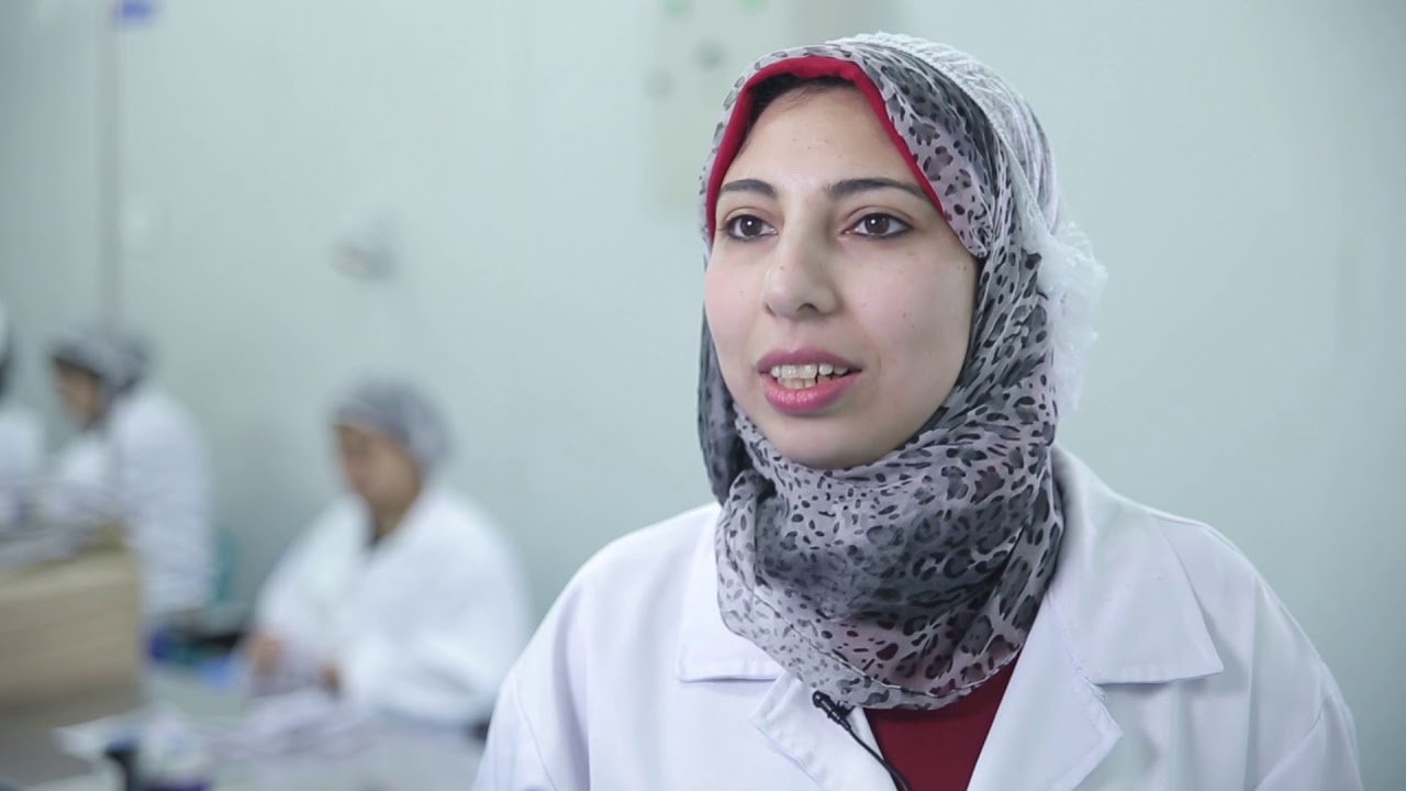 Packaging worker عامل تغليف