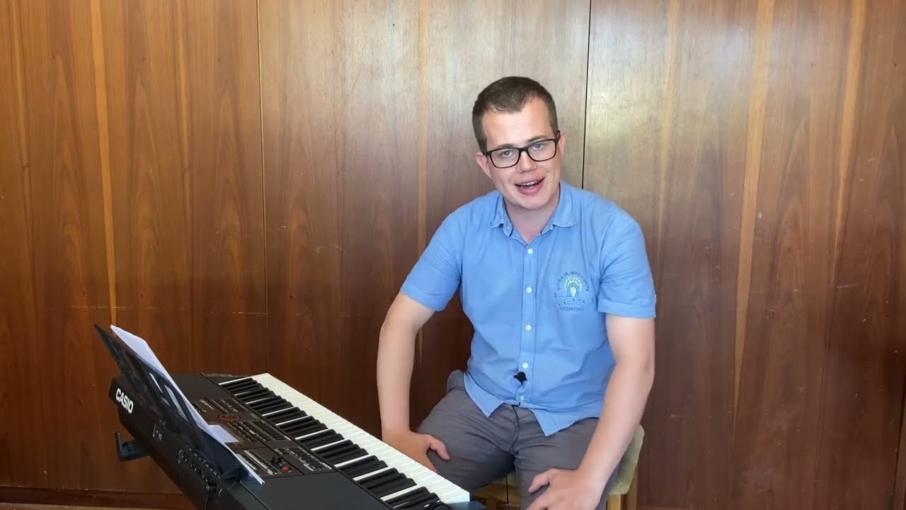 Aprenda a tocar teclado na Missa: Santo, Deus do Universo (Pe. Pedro Brito Guimarães)