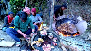 cooking local chicken in village way || Nepali village Kitchen || Natural village cooking in Nepal