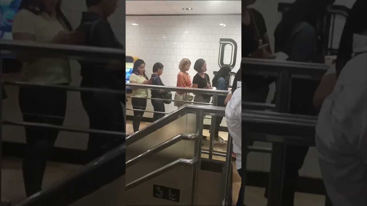 how ofw hongkong Longer line up inside the MacDonald 