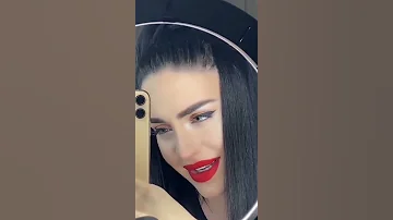 ناز تغني بالهندي تيري ميري 