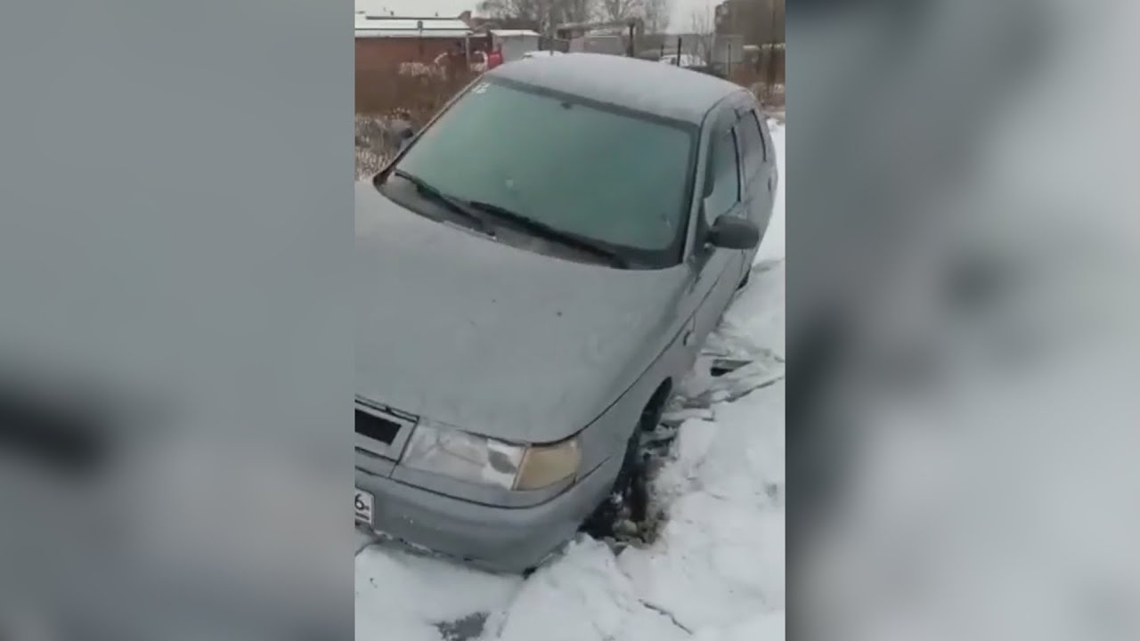 Угнал авто со штрафстоянки, пробил забор, увяз в болоте - YouTube