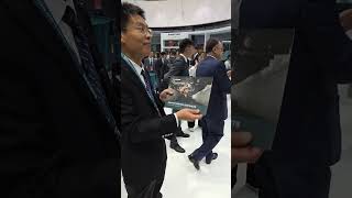 видео: Руководитель Академии SINOTRUK, проводит эксклюзивный тур по выставке. картинка: Руководитель Академии SINOTRUK, проводит эксклюзивный тур по выставке.