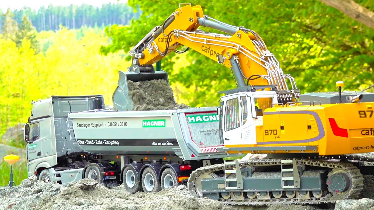 RC TRUCK SPEZIAL / LIEBHERR 970 SME RC DIGGER AT THE QUARRY / MB ACTROS