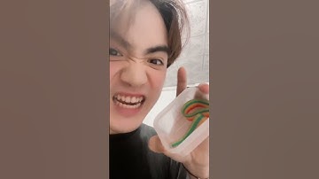 Kẹo 7 Sắc Cầu Vòng Đem Bỏ Vô Tủ Ăn Nghe Tiếng Rộp Rộp? | #shorts