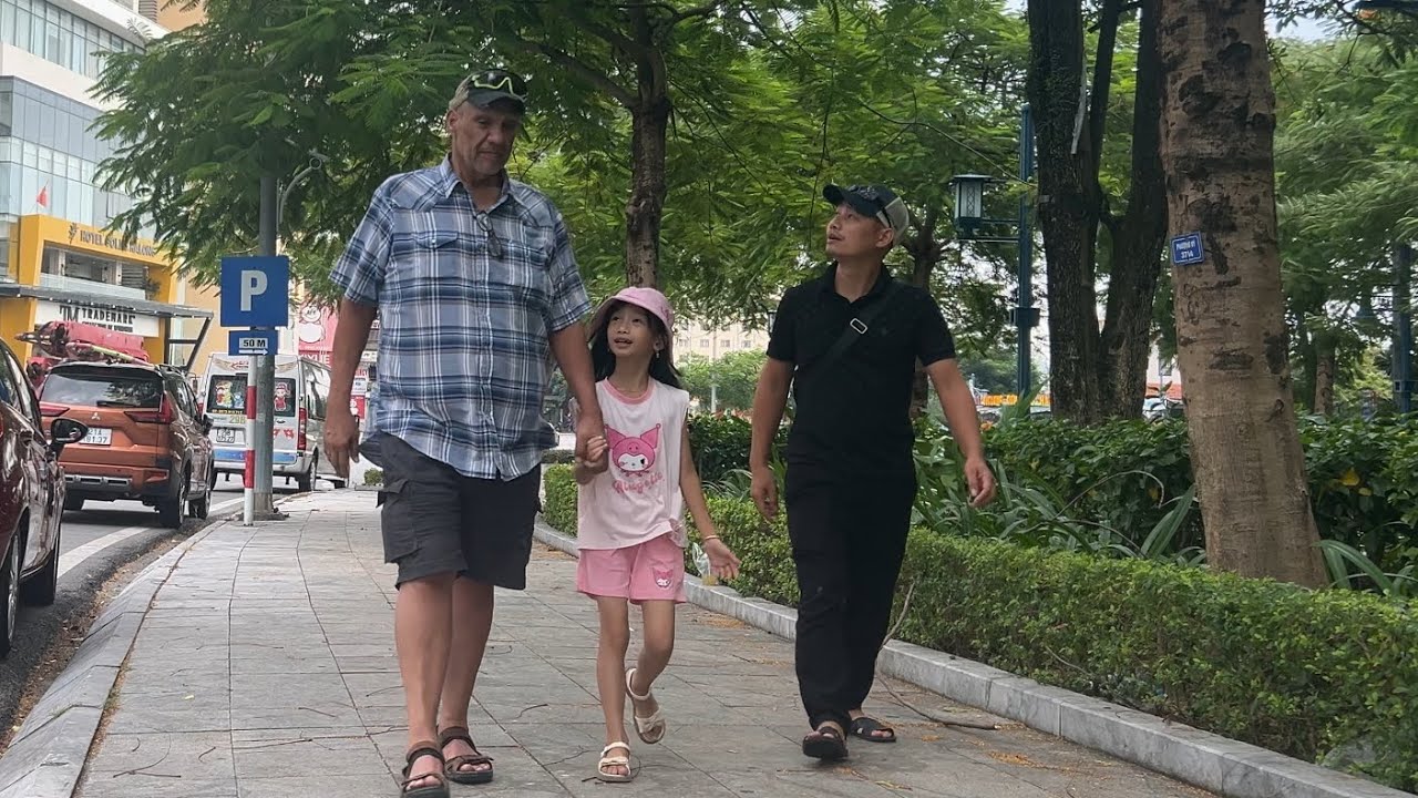 Мадрид возвращается в США. Дядя Донг заканчивает учебный стол для Нгок Хана.