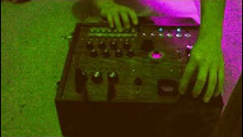 dr moonstien circuit bent synth box with key pad