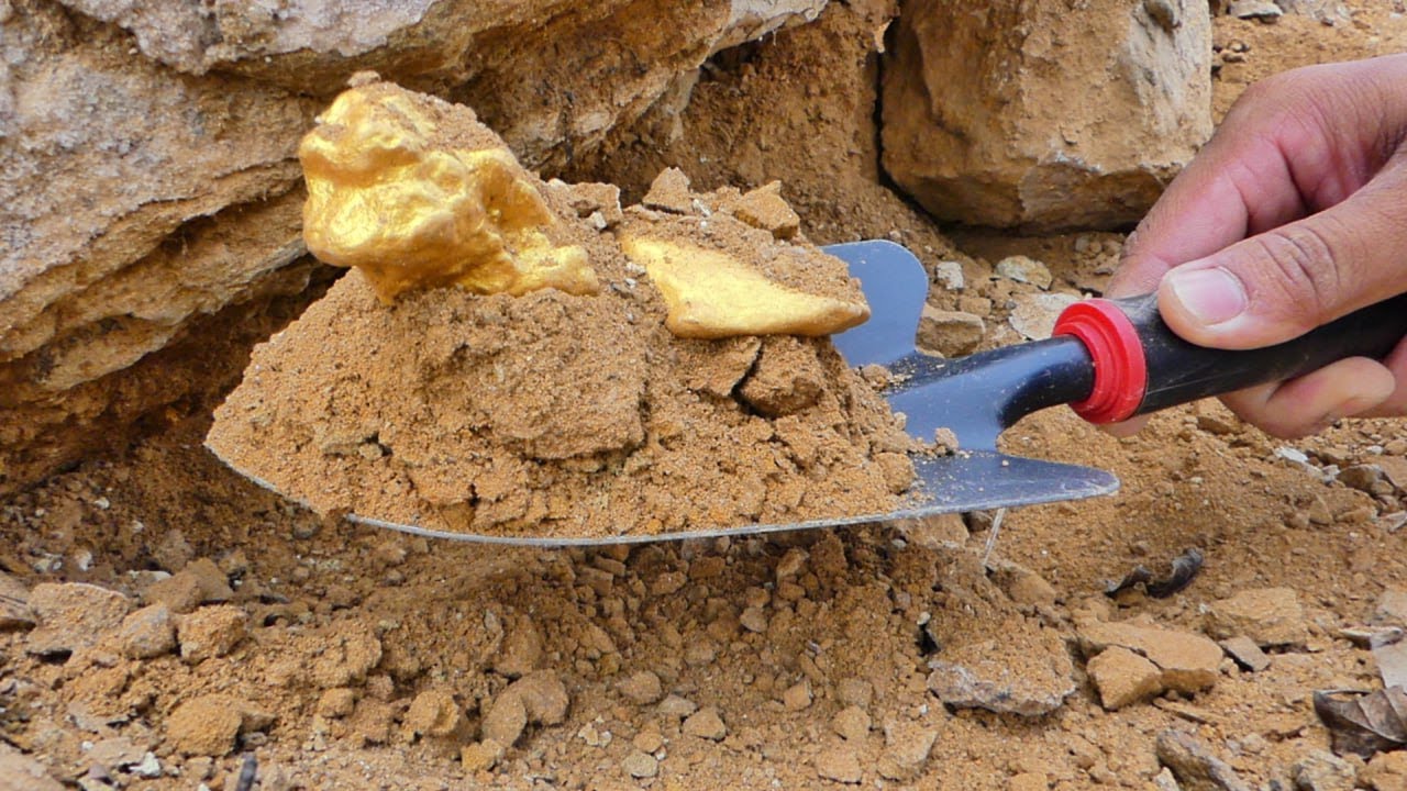 Gold Rush! Searching for Gold Nuggets at Mountain worth Million $$