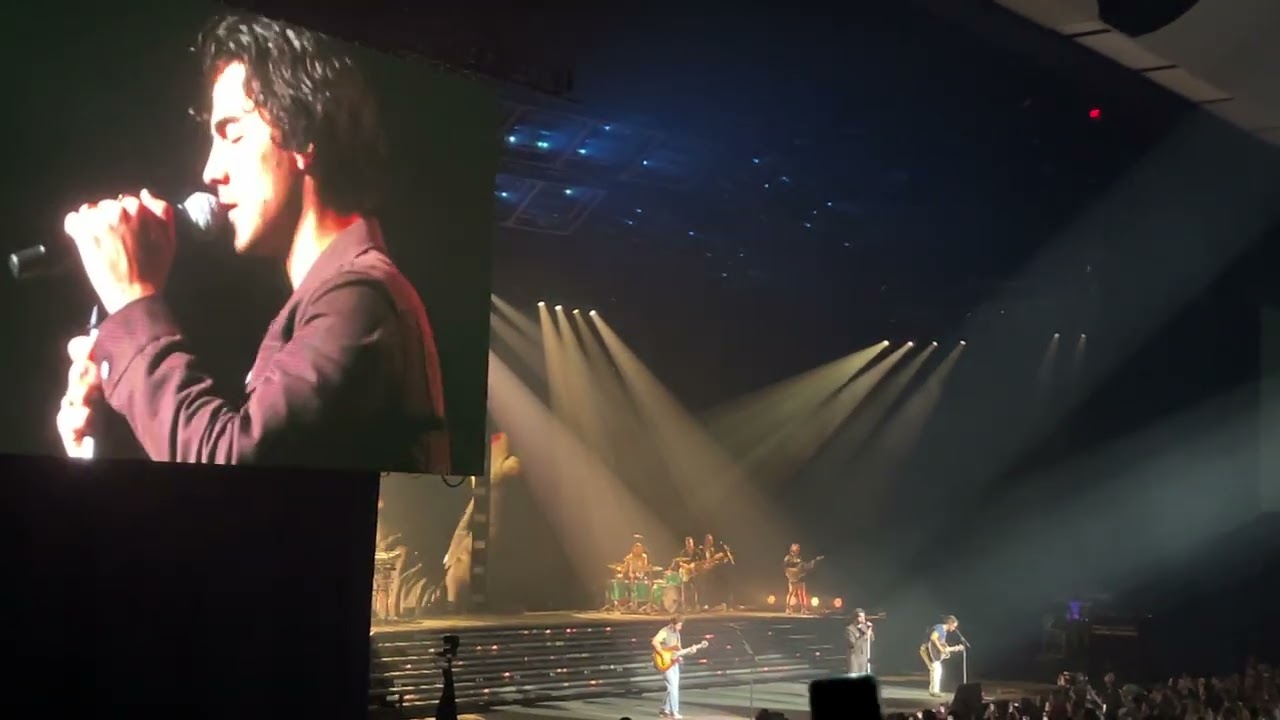 Jonas Brothers – Hesitate (Joe’s Intro) | LIVE Las Vegas 2022
