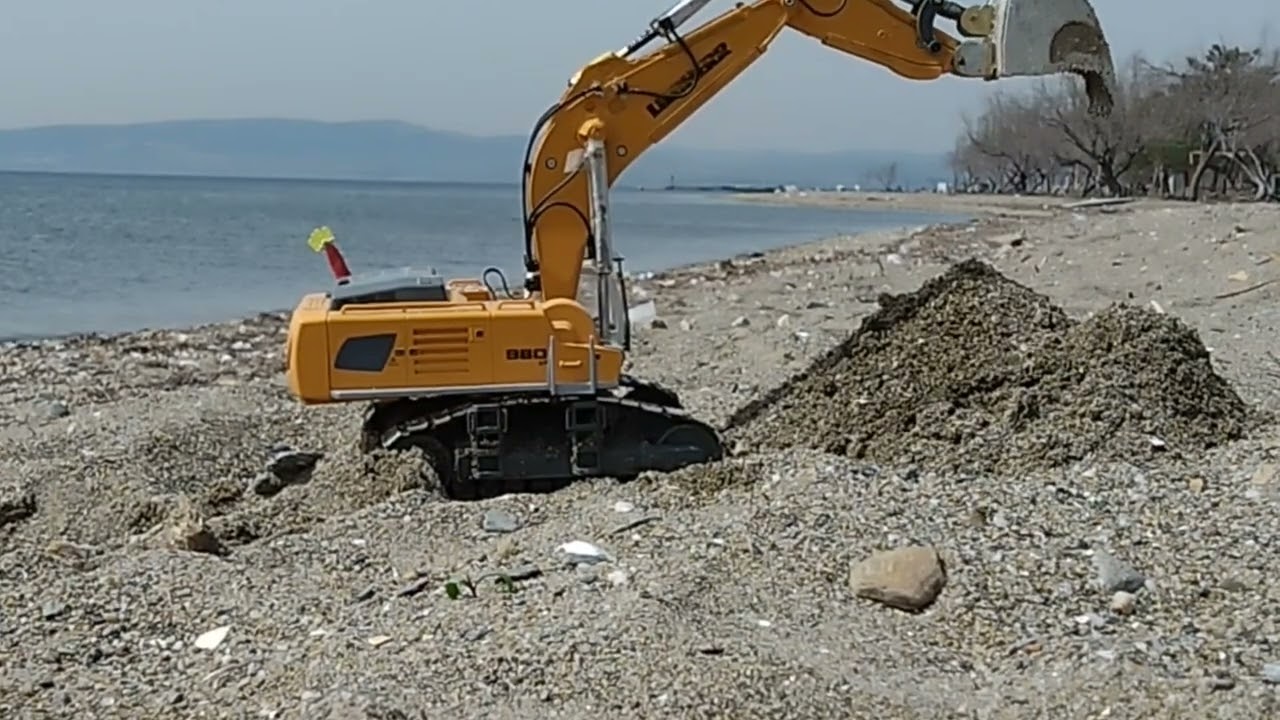 SİKU MARKA RC 1 32 EXCAVATOR (3)