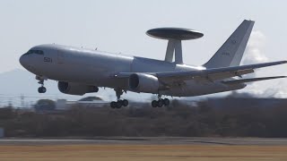 E -767(AWACS)早期警戒管制機が2回タッチ&ゴーをして行きました。小牧基地
