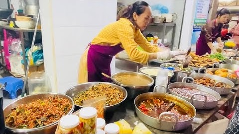 CHỢ XÉP NỘI THÀNH HUẾ NHIỀU MÓN NGON KHÓ CƯỠNG BÊN CỬA ĐÔNG BA