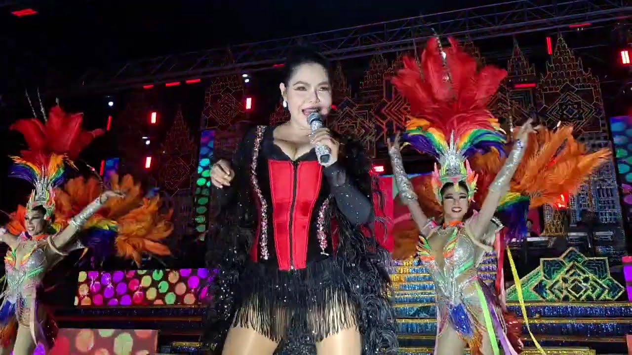 แม่ฮายร้องนำ...คนดูร้องตามทุกเพลง 555 