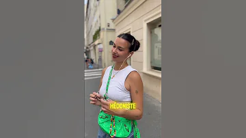 Idylle Assez Incroyable Et Insolite En Plein Cœur De La Capitale De France Attention Sexy 