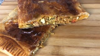 Empanada de Atún de Hojaldre con Huevo , Cebolla y Pimiento