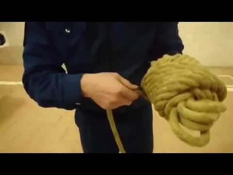 наматывание ниток на клубок. смотка пожарной веревки в клубок. сматывание веревки в клубок мчс. сматывание в клубок. вязка пожарной веревки в клубок.