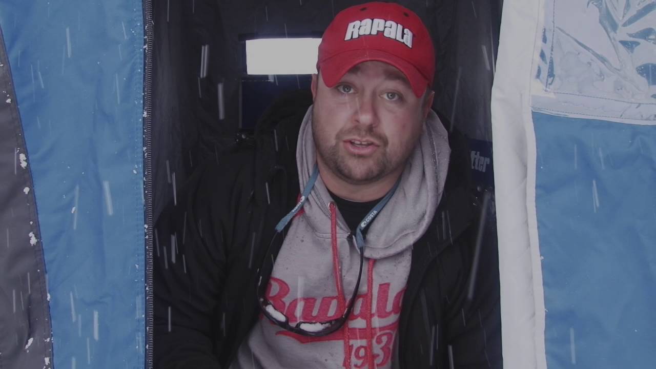 Ice Fishing - How to Rig Livebait for Schools of Hungry Gills