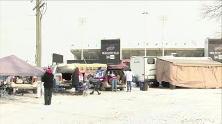 Hockey fans brave snow, cold to see USA beat Canada at New Era Field
