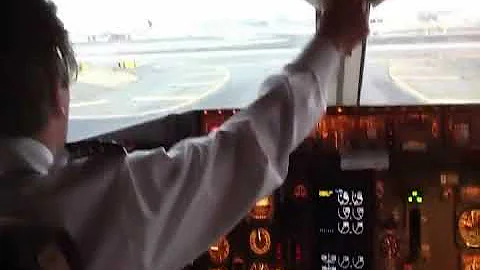 Joel Turpin Flying B767 landing EWR 4R