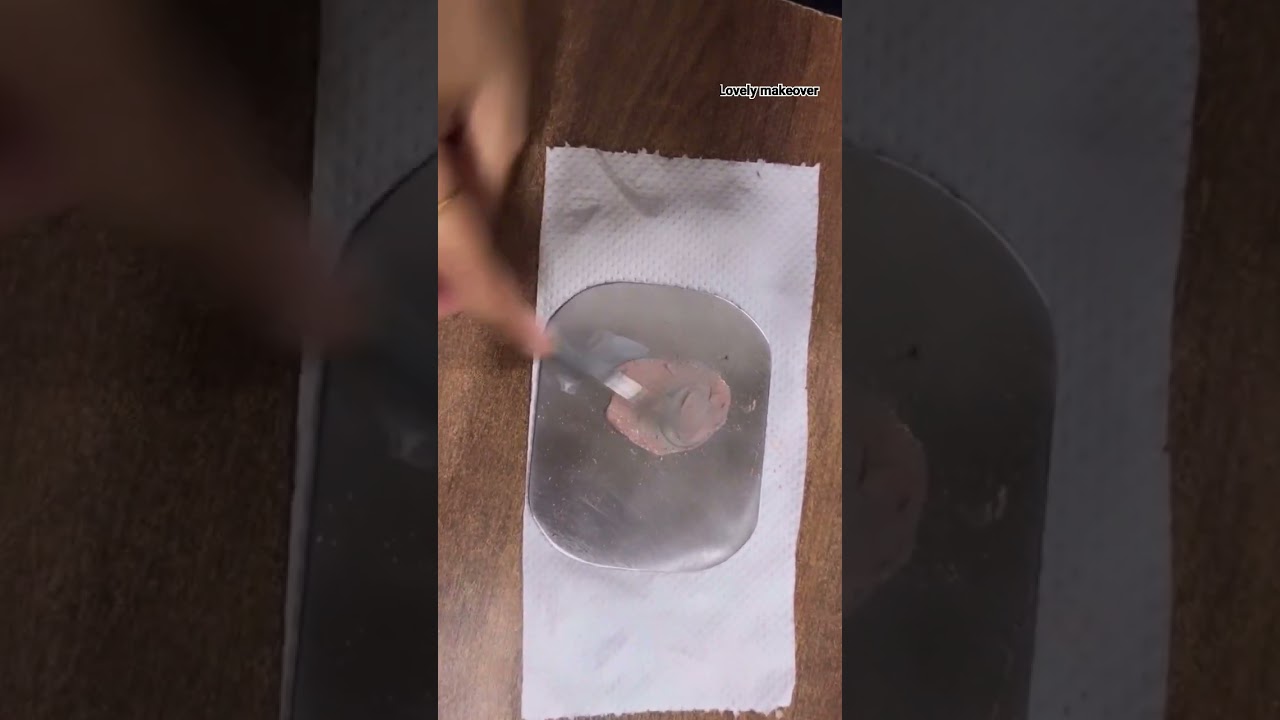 provide shine  of full  face with glossy  cream  preparing with  two product