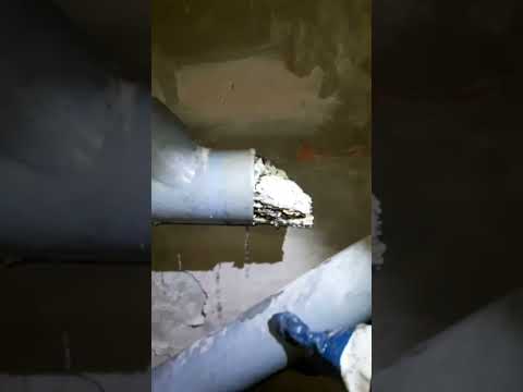 засор в канализации Бывает и такое прочисткаканализации сантехник