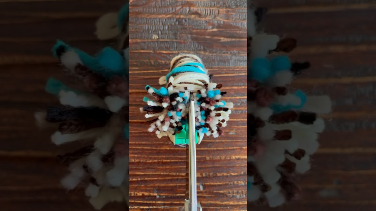 🧶✂️ Scrappy pom! 